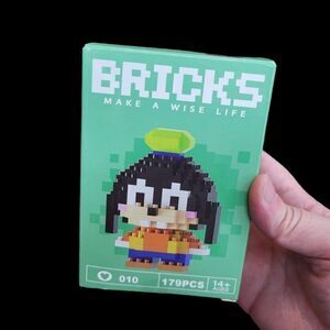 Brand New Disney Goofy Bricks Lego Figure